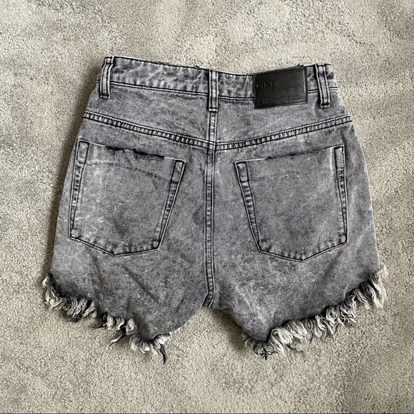 One Teaspoon High Waist Grey Society Acid Wash Fray Hem Bonita Jean Shorts Sz 26 - Picture 4 of 10